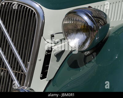 CITROEN - VOITURE VINTAGE FRANÇAIS FRANÇAIS - RETRO - CITROEN 15 CONVERTBLE DÉTAIL- TRACTION AVANT - FRANCE © F.BEAUMONT Banque D'Images