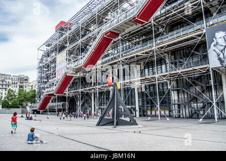 Centre Beaubourg PARIS FRANCE MUSÉE D'ART MODERNE DANS LE QUARTIER TRÈS POPULAIRE DES HALLES © Frédéric Beaumont Banque D'Images