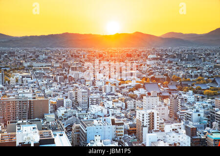 Coucher de soleil sur la ville de Kyoto au Japon, vue de la Tour de Kyoto Banque D'Images