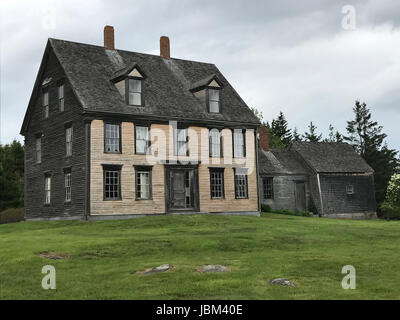 Cette photo, prise en juin 2017, la maison de Christina à Cushing, Maine. Cette propriété, qui est administré par le Musée Farnsworth à Rockland, Maine, est aussi connu sous le nom de Olson Chambre. La Farnsworth est dédié à Maine-et-américain inspiré de l'art Olson House, monument historique, est la fin du 19ème siècle ferme d'eau salée, qui servait à Christina Olson et son frère Alvaro. Il a été l'inspiration pour plus de 300 œuvres d'Andrew Wyeth, y compris la peinture 1948 Wyeth Christina's World, qui est maintenant administré par le Musée d'art Moderne de New York. Andrew Wyeth a dit une fois, "c'est à moi, Banque D'Images