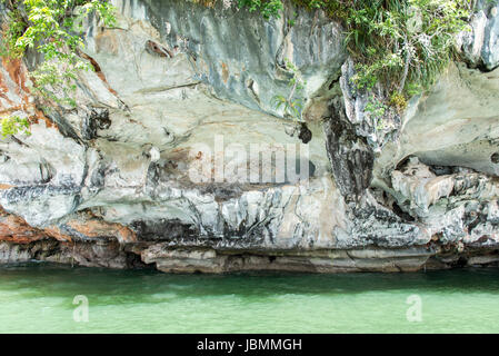 Peintures antiques sur mur grotte Parc National de Phang Nga en Thaïlande Banque D'Images