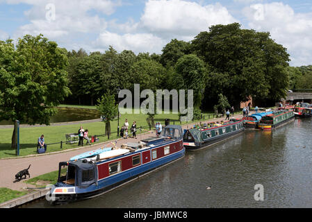 Newbury Berkshire UK 11 juin 2017 Bourse de bateaux plaisanciers Christian espère que sur un week-end misson le long du canal de Kennet et Avon à Newbury dans Berks Banque D'Images