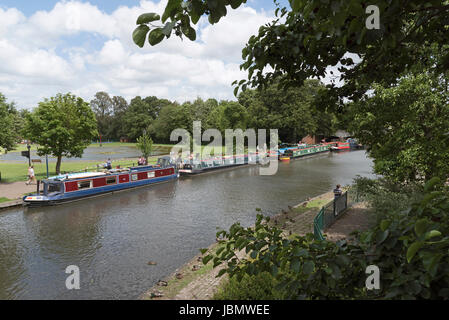 Newbury Berkshire UK 11 juin 2017 Bourse de bateaux plaisanciers Christian espère que sur un week-end misson le long du canal de Kennet et Avon à Newbury dans Berks Banque D'Images