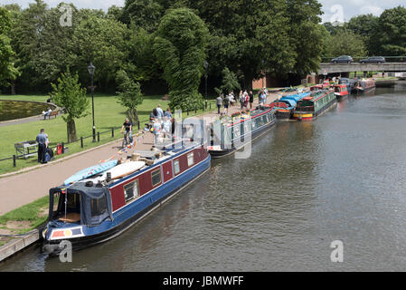 Newbury Berkshire UK 11 juin 2017 Bourse de bateaux plaisanciers Christian espère que sur un week-end misson le long du canal de Kennet et Avon à Newbury dans Berks Banque D'Images