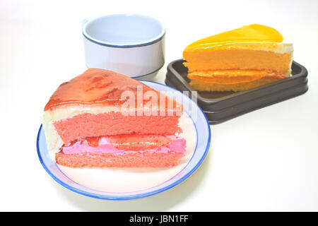 Dessert Gâteau au fromage gâteau au fromage aux fraises Orange avec en arrière-plan sur la plaque Banque D'Images