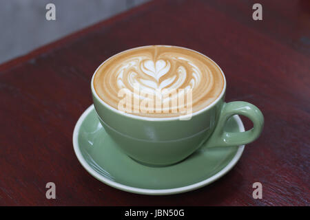 Hot Coffee latte avec belle latte art