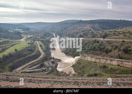 Du barrage-déversoir de la province de Cordoba, Yeguas, Espagne Banque D'Images