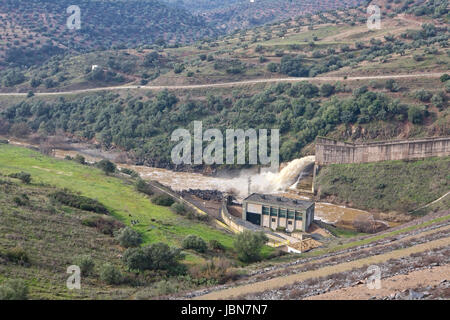 Du barrage-déversoir de la province de Cordoba, Yeguas, Espagne Banque D'Images