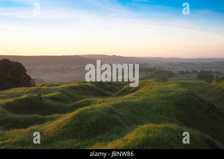 À la se, comme l'aube lumière s'étend sur une ancienne, revient, les mines à ciel ouvert sur le site tideswell to rake (4) Banque D'Images