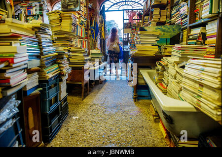 Venise, Italie. Libreria Acqua Alta book shop, Castello. Photo par Paul Heyes, mercredi 31 mai, 2017. Banque D'Images