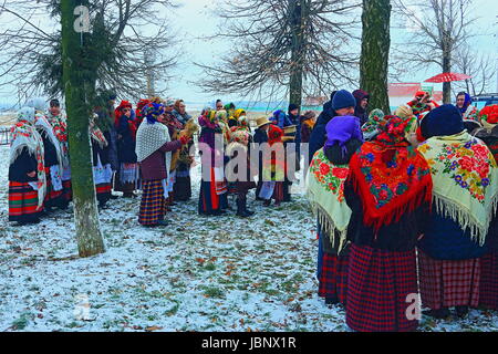 Maslenitsa dans le village biélorusse (agro-ville). Religieuses et folkloriques slaves de l'est maison de vacances, célébré au cours de la dernière semaine avant de Carême Banque D'Images