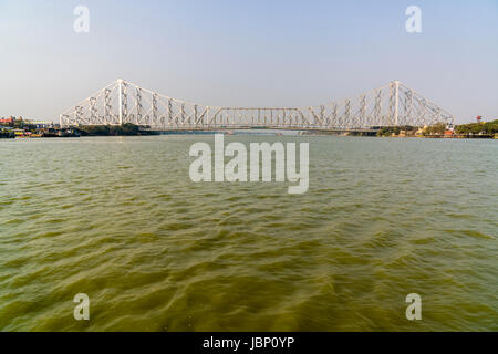 Howrah Bridge à Kolkata, traversant la rivière hoogli, relie les villes kolkata et howrah Banque D'Images