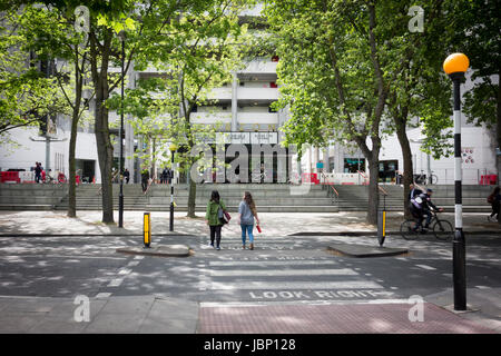 Le Brunswick Centre Commercial, Centre du Nouveau-Brunswick / conçu par Patrick Hodgkinson, Bloomsbury, Londres Banque D'Images