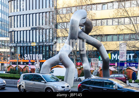 'Berlin' en acier inoxydable d'art sculpture commémorant le 750 anniversaire de Berlin par Brigitte Matschinsky-Denninghoff et Martin Matschinsky. Tau Banque D'Images