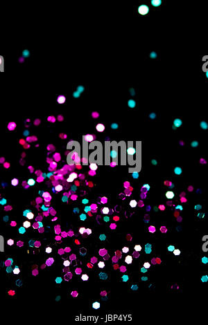 Bokeh Glitter Confetti sur fond noir Banque D'Images