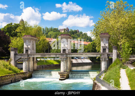 Vannes sur la rivière Ljubljanica, Ljubljana, Slovénie a été conçu par le célèbre architecte Joze Plecnik. Banque D'Images