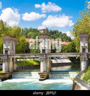 Vannes sur la rivière Ljubljanica, Ljubljana, Slovénie a été conçu par le célèbre architecte Joze Plecnik. Banque D'Images