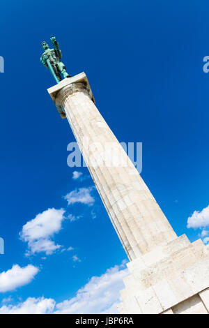 La statue de Victor ou Statue de la Victoire est un monument situé sur la forteresse de Kalemegdan à Belgrade, érigée sur 1928 pour commémorer la guerre du Royaume de Serbie victoires sur l'Empire Ottoman et de l'Autriche-Hongrie. Banque D'Images