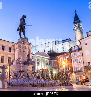 La place Tartini est la plus grande et la place principale de la ville de Piran, Slovénie. Il a été nommé d'après le violoniste et compositeur Giuseppe Tartini. Banque D'Images