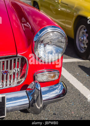 CAERNARFON, Pays de Galles - 29 septembre 2013 : d'un projecteur vintage classic car prenant part dans les villes fortifiées Trail Run voiture 2013 Banque D'Images