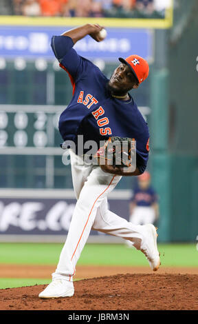 Houston, TX, USA. 11 Juin, 2017. Astros de Houston le lanceur partant David Paulino (63) offre un emplacement au cours de la MLB match entre les Los Angeles Angels et les Astros de Houston au Minute Maid Park de Houston, TX. John Glaser/CSM/Alamy Live News Banque D'Images