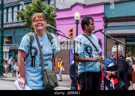Balmoral Hotel Block Party d'expulser les résidents du Downtown Eastside Hôtel Taudis, Hastings Street, Vancouver, British Columbia, Canada. Crédit : Michael Wheatley/Alamy Live News Banque D'Images