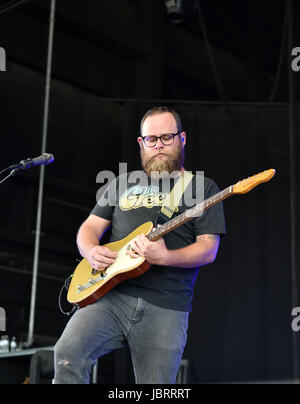 Portsmouth, Virginia, USA. 11 Juin, 2017. IRATION se mélange dub, rock et reggae pour les gens du pavillon de Portsmouth à Portsmouth, en Virginie le 11 juin 2017. © Jeff Moore 2017 Crédit : Jeff Moore/ZUMA/Alamy Fil Live News Banque D'Images