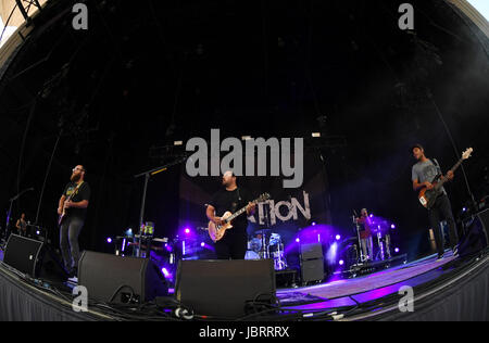 Portsmouth, Virginia, USA. 11 Juin, 2017. IRATION se mélange dub, rock et reggae pour les gens du pavillon de Portsmouth à Portsmouth, en Virginie le 11 juin 2017. © Jeff Moore 2017 Crédit : Jeff Moore/ZUMA/Alamy Fil Live News Banque D'Images