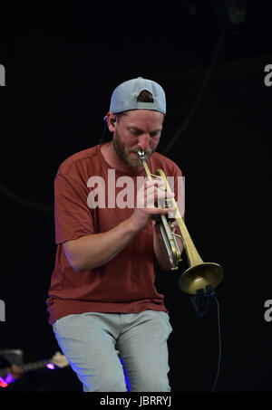 Portsmouth, Virginia, USA. 11 Juin, 2017. IRATION se mélange dub, rock et reggae pour les gens du pavillon de Portsmouth à Portsmouth, en Virginie le 11 juin 2017. © Jeff Moore 2017 Crédit : Jeff Moore/ZUMA/Alamy Fil Live News Banque D'Images