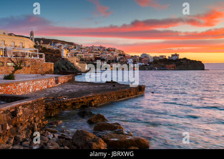 Quartier Vaporia d'Ermoupoli ville sur l'île de Syros. Banque D'Images