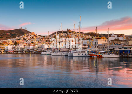 Ville sur l'île de Syros Ermoupoli en Grèce. Banque D'Images