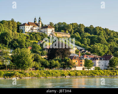 Image de l'église de pèlerinage Maria Hilf à Passau, Allemagne au coucher du soleil Banque D'Images