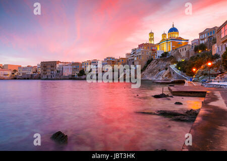 Quartier Vaporia d'Ermoupoli ville sur l'île de Syros. Banque D'Images