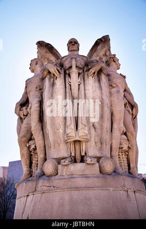 La guerre dieu ailé George Gordon Memorial Statue Guerre civile Pennsylvania Ave Washington DC Art public donnée par l'État de Pennsylvanie. Artiste est Charles Grafly et statue a été consacrée en 1927. Général chargé de l'Union européenne à la bataille de Gettysburg. Les résidents du Massachusetts payé pour la statue, entourée de six figures symbolisant les traits d'un bon général Banque D'Images