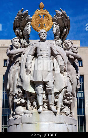 George Gordon Memorial Statue Guerre civile Pennsylvania Ave Washington DC Art public donnée par l'État de Pennsylvanie. Artiste est Charles Grafly et statue a été consacrée en 1927. Général chargé de l'Union européenne à la bataille de Gettysburg. Les résidents du Massachusetts payé pour la statue, entourée de six figures symbolisant les traits d'un bon général Banque D'Images