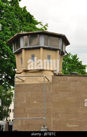 Die Außenmauer des Stasigefängnisses à Berlin. Banque D'Images