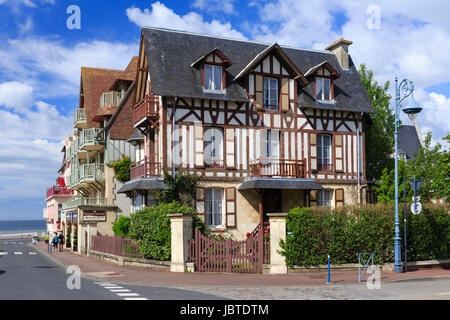 France, Calvados (14), Villers-sur-Mer, villa // France, Calvados, Villers sur Mer, villa Banque D'Images