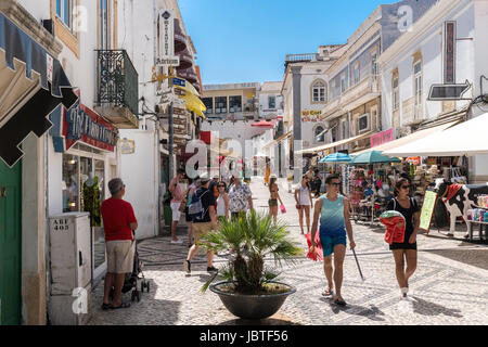 L'Europe, Portugal, Algarve, Lagos, pelican crossing, shopping, personne, , Europa, Fussgaengerzone, foto, Menschen Banque D'Images