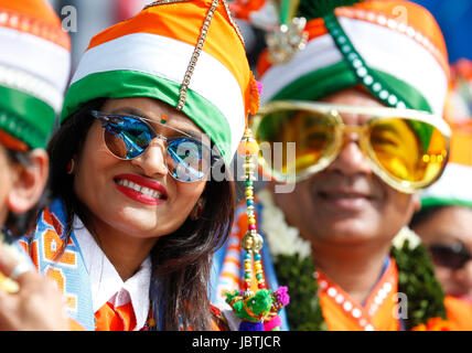 Partisans indiens et fans vu au cours de l'ICC Champions Trophy 2017 match entre l'Inde et l'Afrique du Sud, à l'ovale à Londres. Photo de James Boardman/Images téléobjectif Banque D'Images