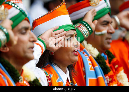 Partisans indiens et fans vu au cours de l'ICC Champions Trophy 2017 match entre l'Inde et l'Afrique du Sud, à l'ovale à Londres. Photo de James Boardman/Images téléobjectif Banque D'Images