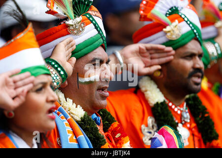 Partisans indiens et fans vu au cours de l'ICC Champions Trophy 2017 match entre l'Inde et l'Afrique du Sud, à l'ovale à Londres. Photo de James Boardman/Images téléobjectif Banque D'Images