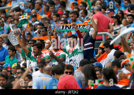 Partisans indiens et fans vu au cours de l'ICC Champions Trophy 2017 match entre l'Inde et l'Afrique du Sud, à l'ovale à Londres. Photo de James Boardman/Images téléobjectif Banque D'Images