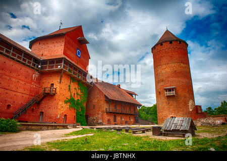 Le château de Turaida rouge près de la ville de Sigulda, Lettonie Banque D'Images