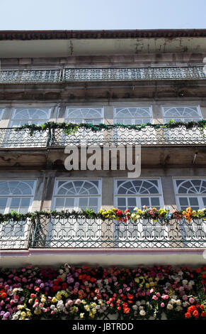 Joia da Coroa Salon de thé au décor de façade sur la Rua das Flores à Porto - Portugal Banque D'Images