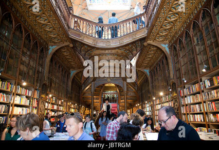 La Livraria Lello & Librairie Irmão à Porto - Portugal Banque D'Images