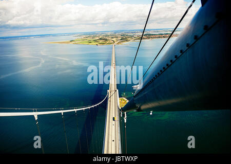 Le Danemark, le 9 septembre 2013. Pont de la Grande Ceinture est constitué d'un pont suspendu, un tunnel ferroviaire et un fort courant entre pont à poutres en Nouvelle-Zélande et les îles danoises Funun. Le pont alo passe la petite île de Sprogø au milieu de la Grande Ceinture. Banque D'Images