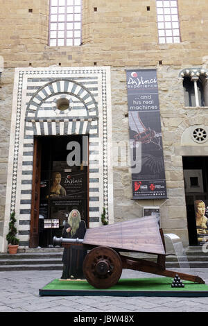 Le Da Vinci en vie - l'expérience," une exposition multimédia célébrant la vie et l'œuvre de Léonard de Vinci, dans l'église désaffectée Santo Stefano al Ponte dans Florence, Italie. Où : Florence, Toscane, Italie Quand : 12 mai 2017 Credit : IPA/WENN.com **Uniquement disponible pour publication au Royaume-Uni, USA, Allemagne, Autriche, Suisse** Banque D'Images