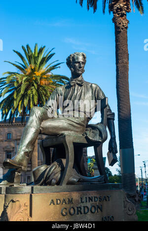 Statue de Adam Lindsay Gordon, à Gordon's réserver dans le CBD de Melbourne, Victoria Australie. Banque D'Images