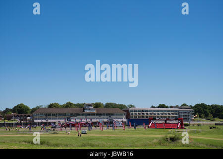 À la tribune de Lingfield Park Racecourse vide à Surrey en Angleterre Banque D'Images