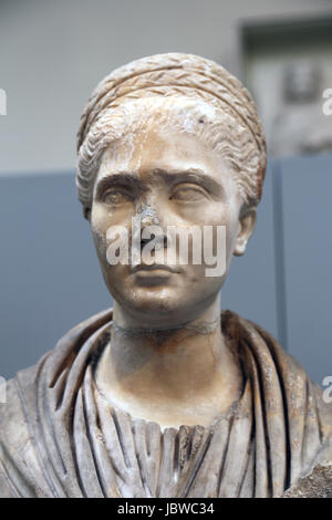 Portrait des statues d'une femme. 130-140 AD romain. Trouvé dans le soi-disant Temple d'Aphrodite, Cyrène, en Libye. British Museum. Londres. Banque D'Images